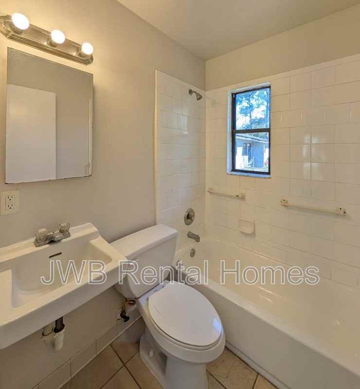 1159 Pangola Dr - Photo 6 of 9