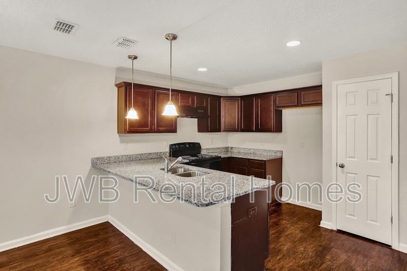 647 Melba St - Photo 2 of 13