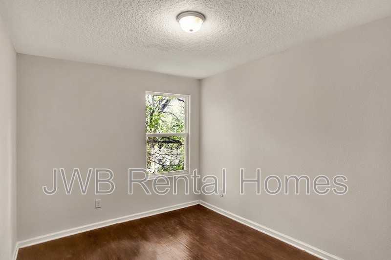 647 Melba St - Photo 6 of 13