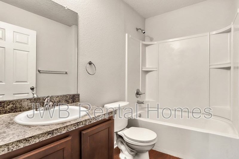 647 Melba St - Photo 7 of 13