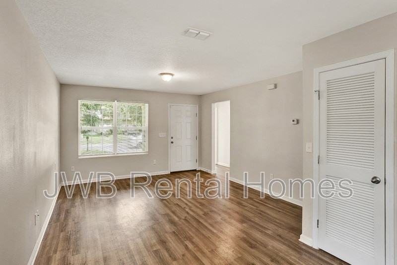 2572 Hiland St - Photo 2 of 13