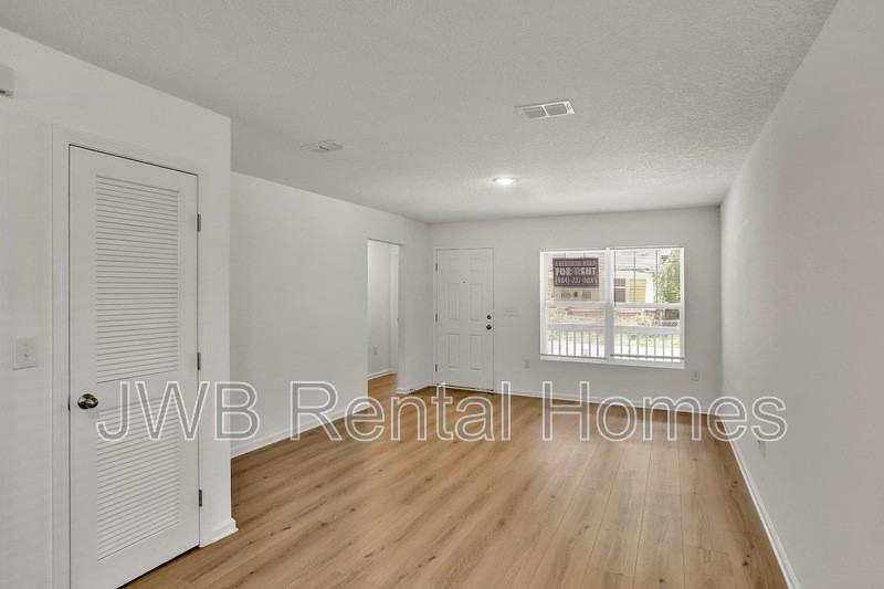 2533 Teal St - Photo 3 of 10