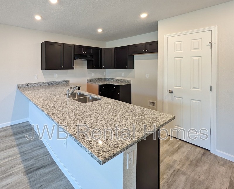 9807 Morgan Marsh Ct - Photo 2 of 8