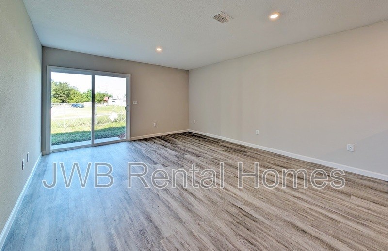 9807 Morgan Marsh Ct - Photo 3 of 8