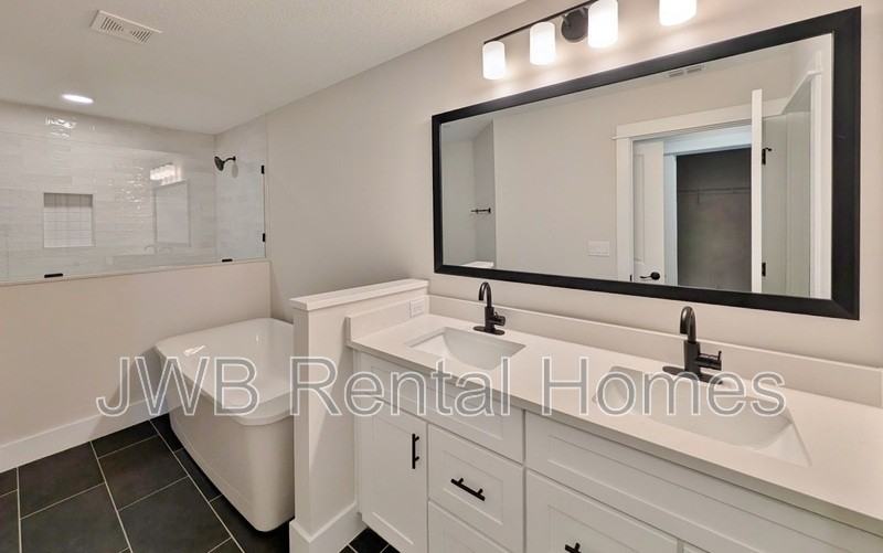 337 5th Ave S - Photo 7 of 17