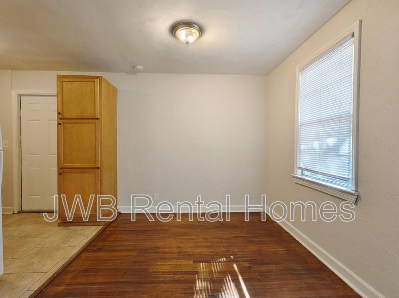 4909 Vermont Rd - Photo 3 of 10