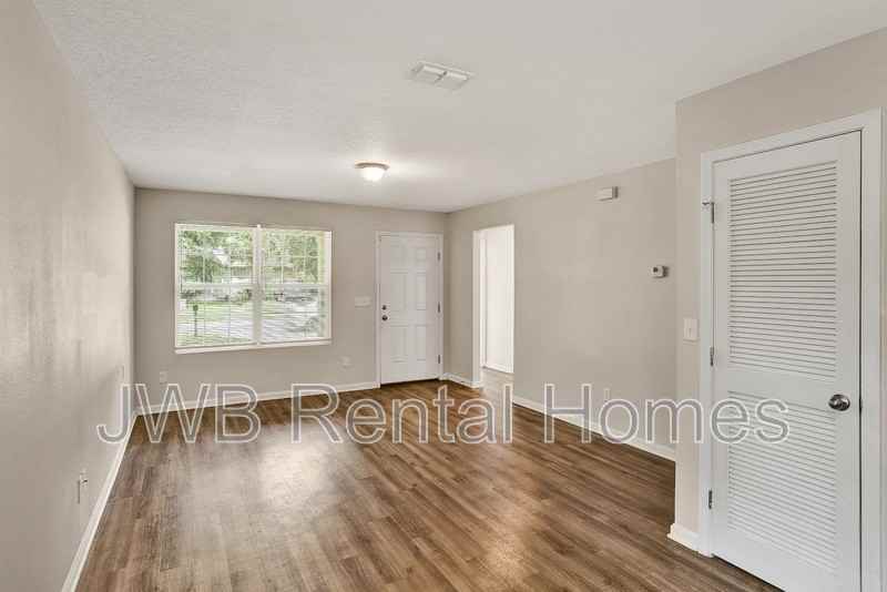 809 W 17th St - Photo 3 of 15