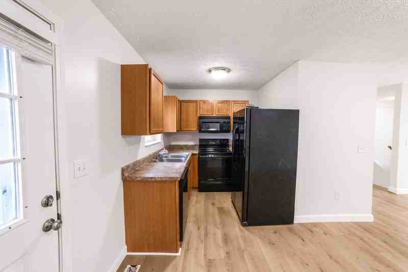 4556 Winslow Dr - Photo 3 of 10