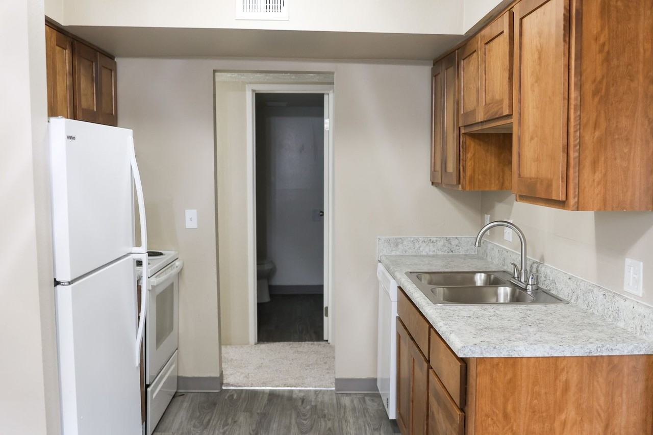 Cottonwood Apartments - Photo 2 of 17