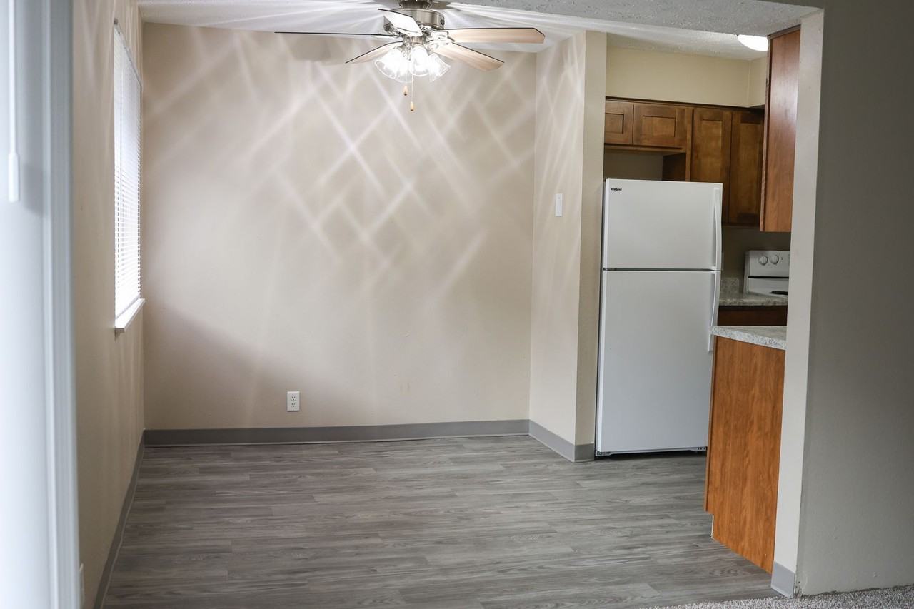 Cottonwood Apartments - Photo 3 of 17
