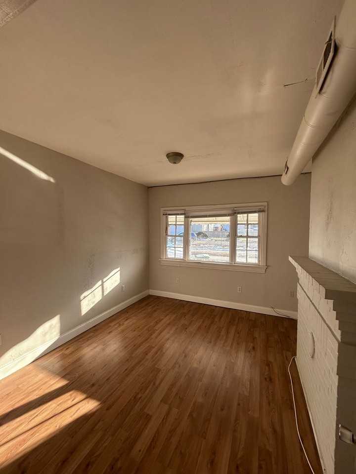 2914 R St - Photo 5 of 11