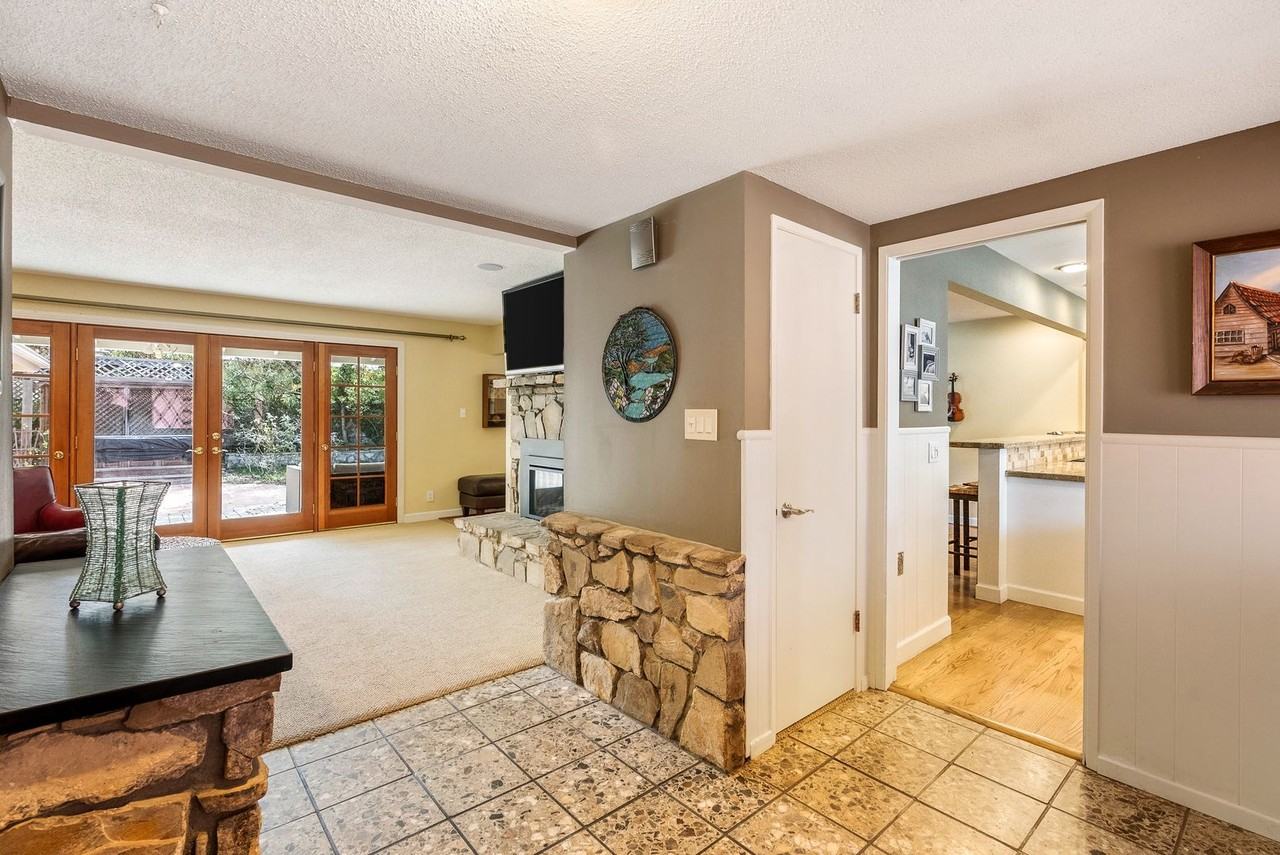 4045 Club House Rd - Photo 3 of 22