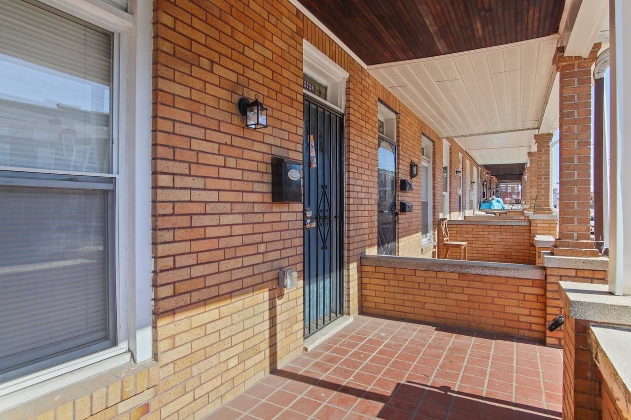 2728 E Biddle St - Photo 2 of 30