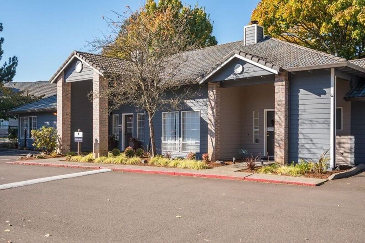 Sterling Park Apts - Photo 2 of 26