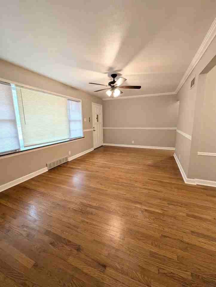 10121 Bellefontaine Rd - Photo 2 of 23