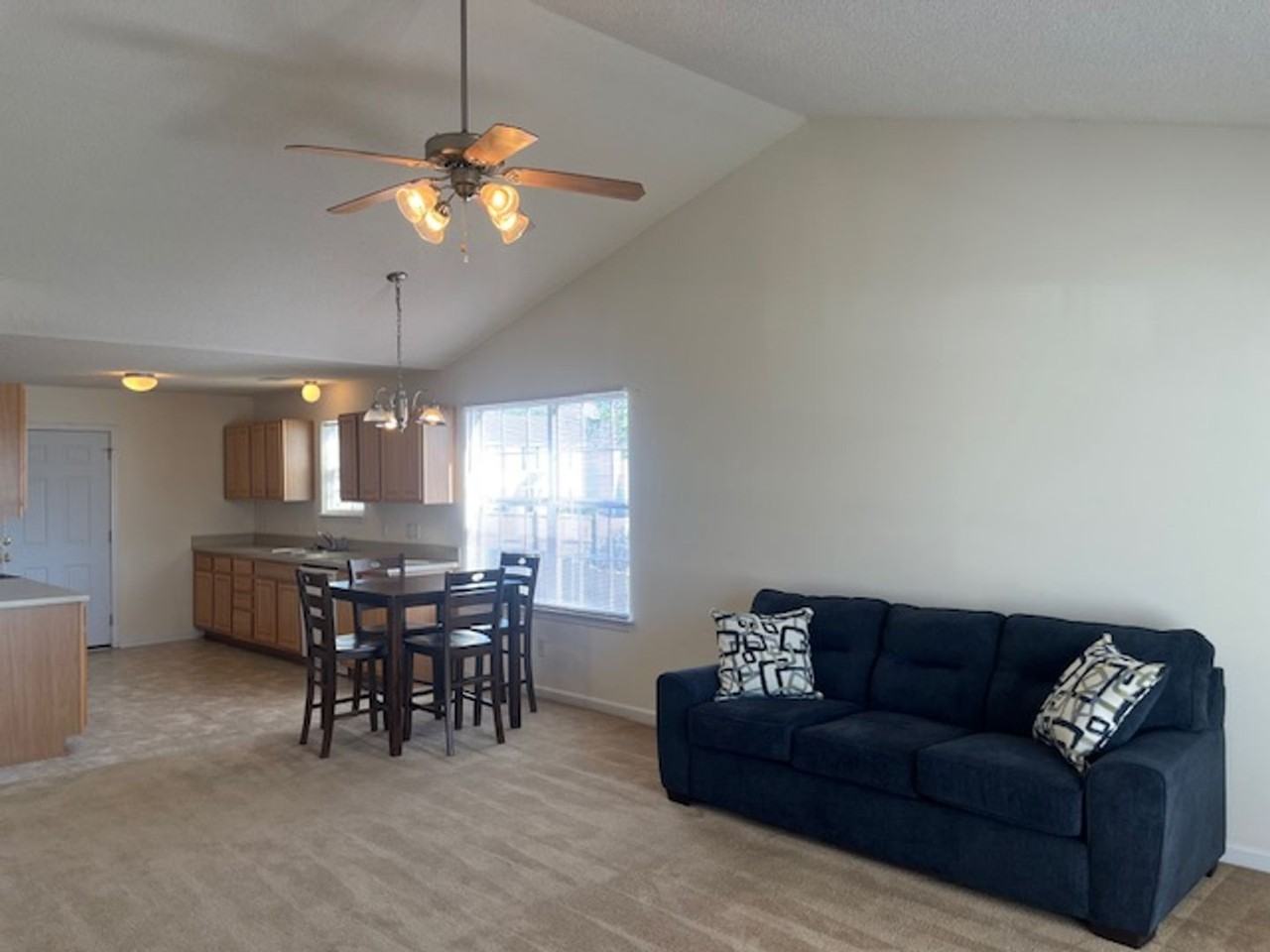 222 Legend Oaks Dr - Photo 2 of 22