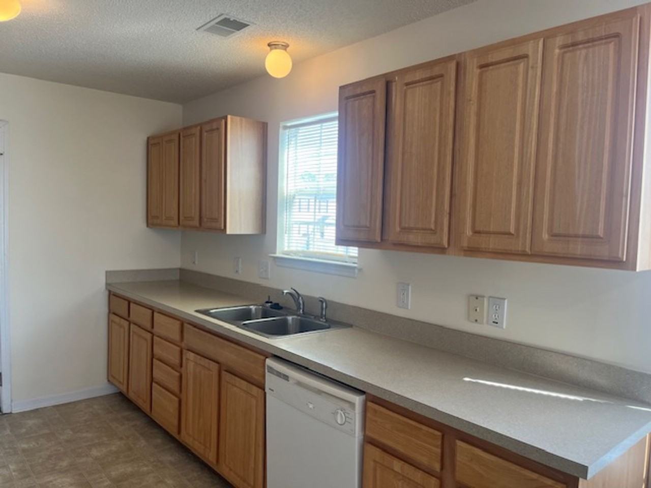 222 Legend Oaks Dr - Photo 5 of 22