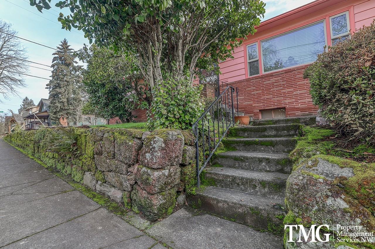 3010 Se 35th Ave - Photo 2 of 20