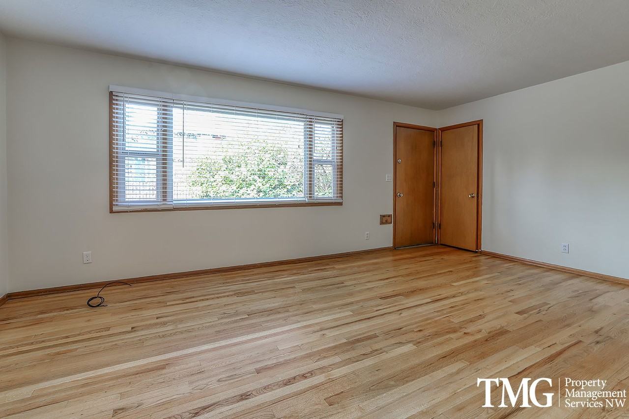 3010 Se 35th Ave - Photo 4 of 20