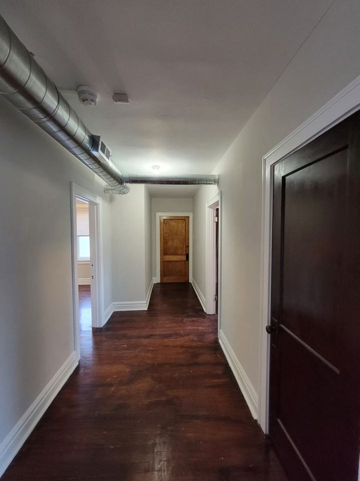 Kingshighway & Lansdowne Apts. - Photo 2 of 8