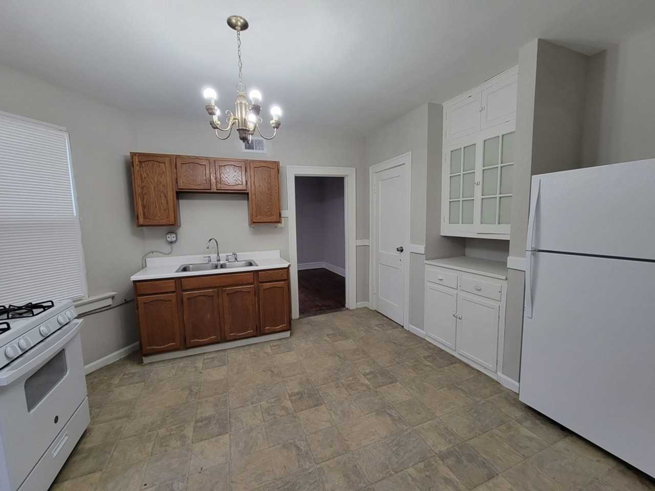 Kingshighway & Lansdowne Apts. - Photo 6 of 8