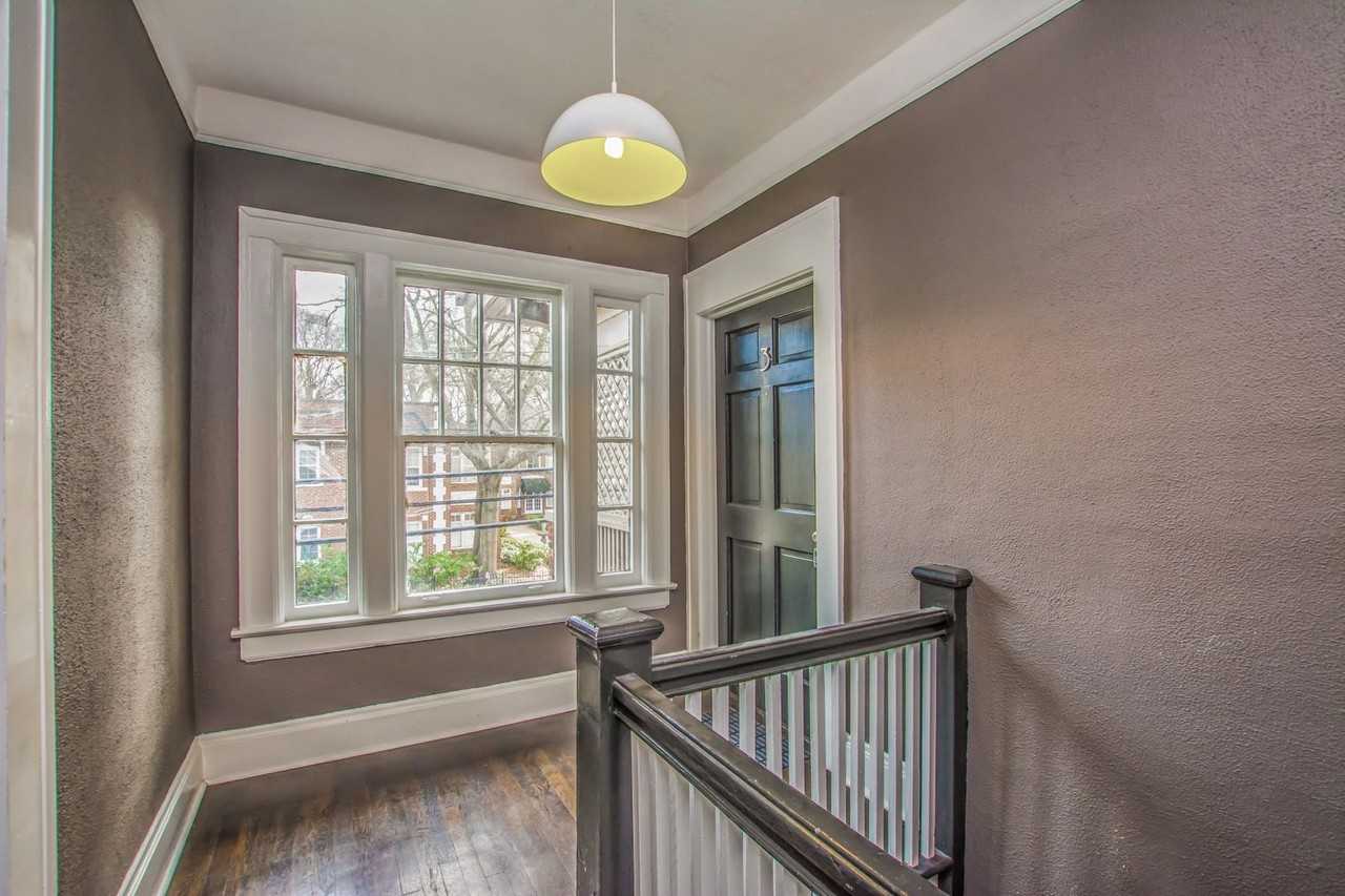 740 Barnett St Ne - Photo 2 of 20