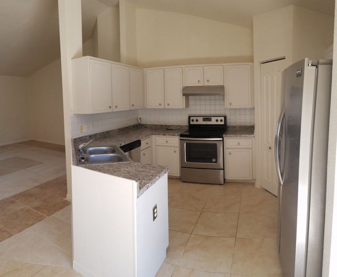 3920 Se 24th St - Photo 5 of 12