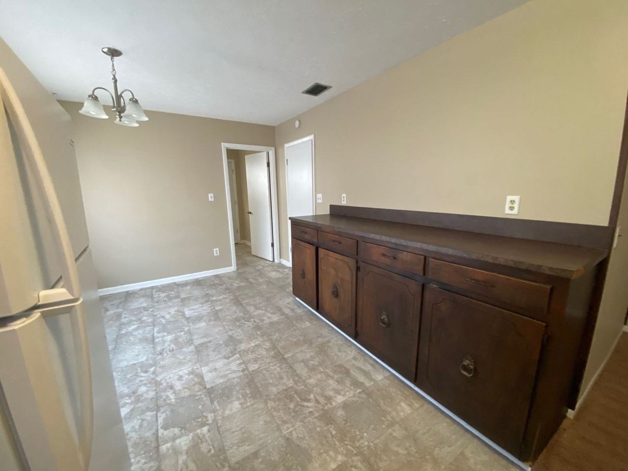 233 S Jan Dr - Photo 5 of 12