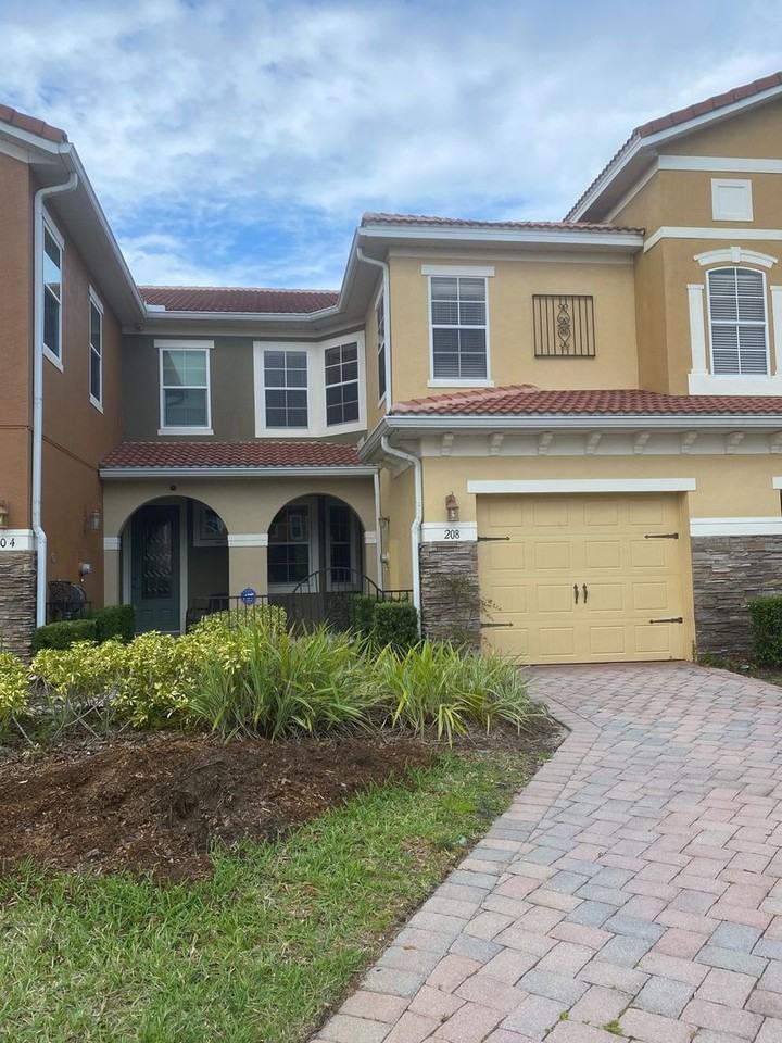 208 Canterbury Bell Dr