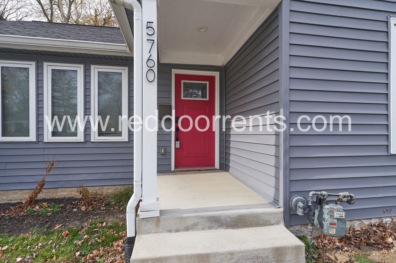 5760 N Keystone Ave - Photo 2 of 26