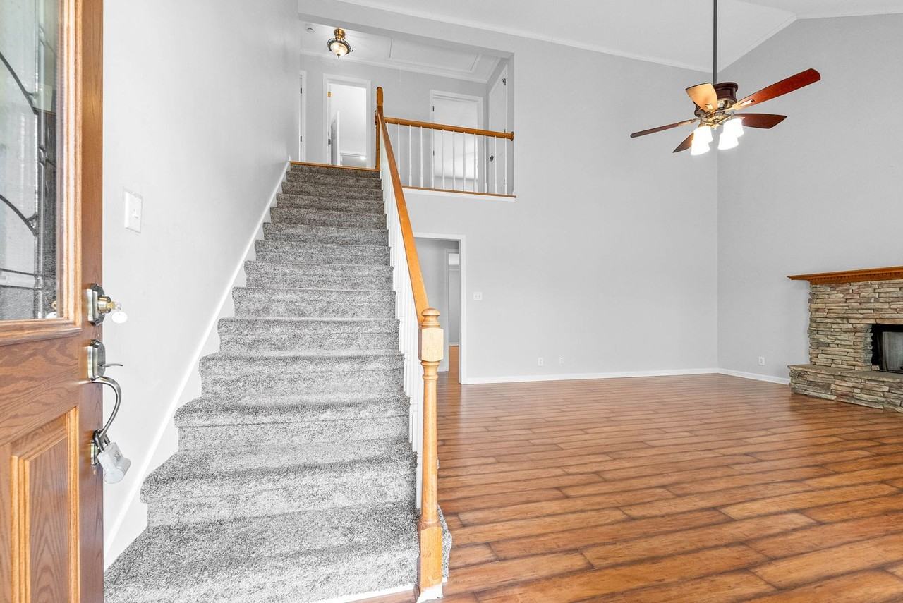 650 Potomac Dr - Photo 2 of 38