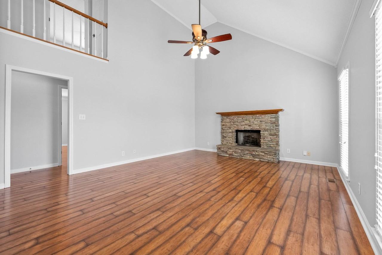 650 Potomac Dr - Photo 3 of 38