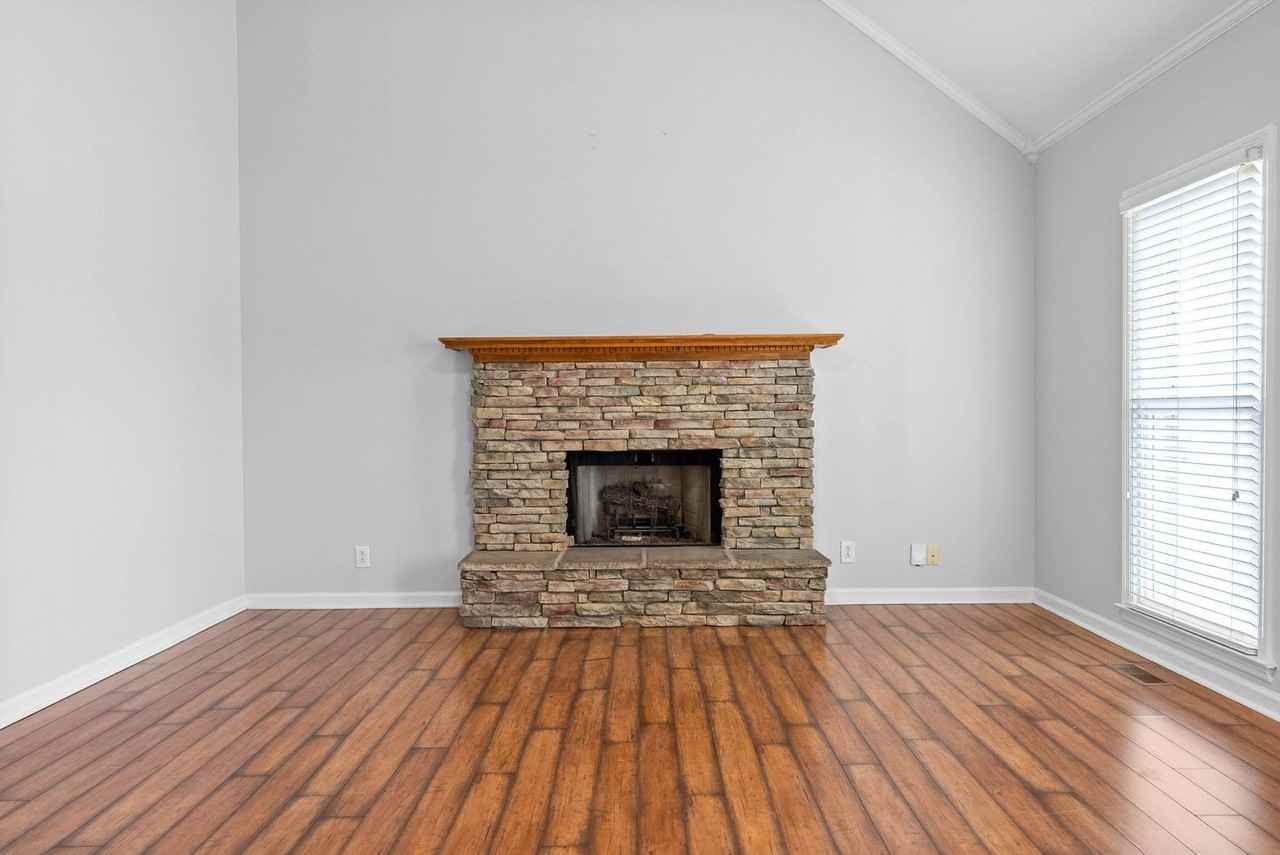 650 Potomac Dr - Photo 4 of 38
