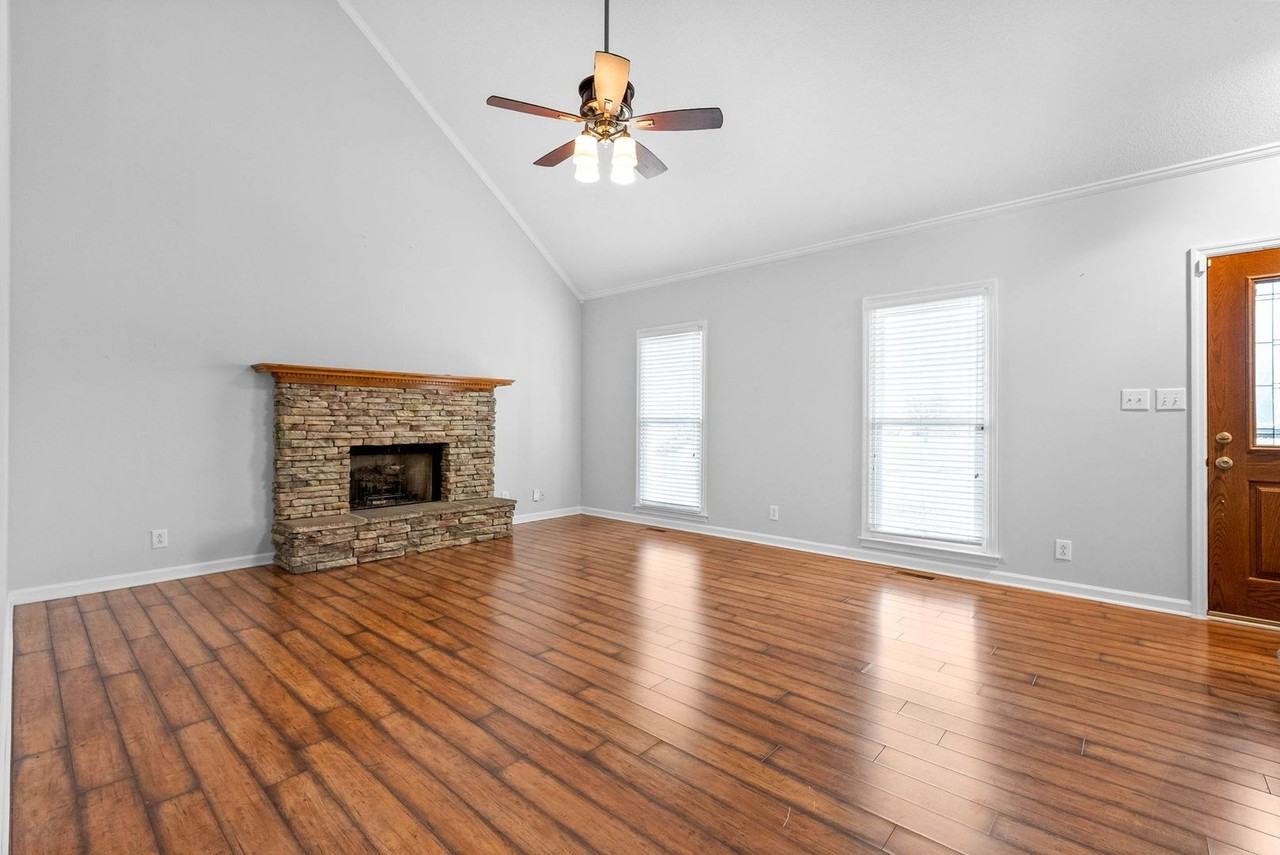 650 Potomac Dr - Photo 5 of 38