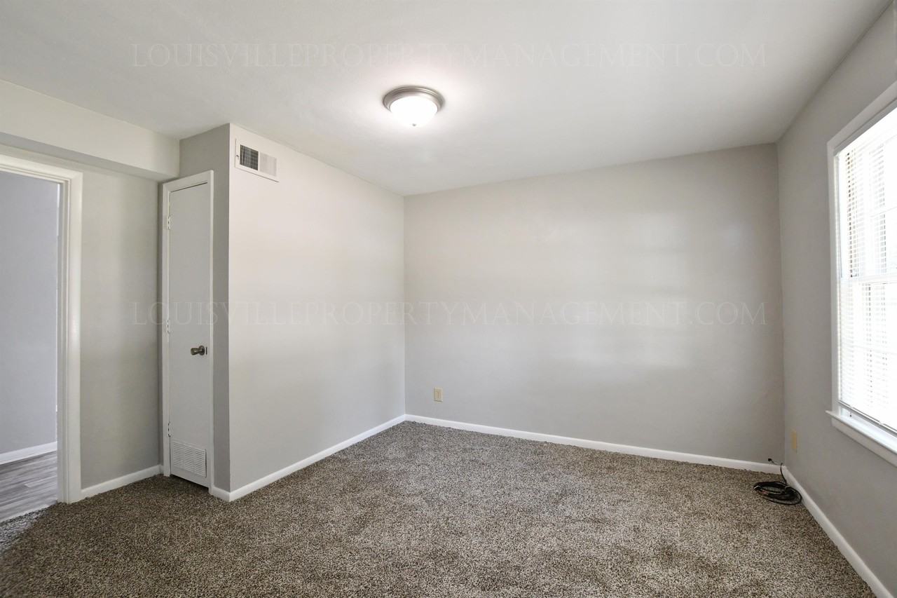 810 West Vine Street - Photo 3 of 19