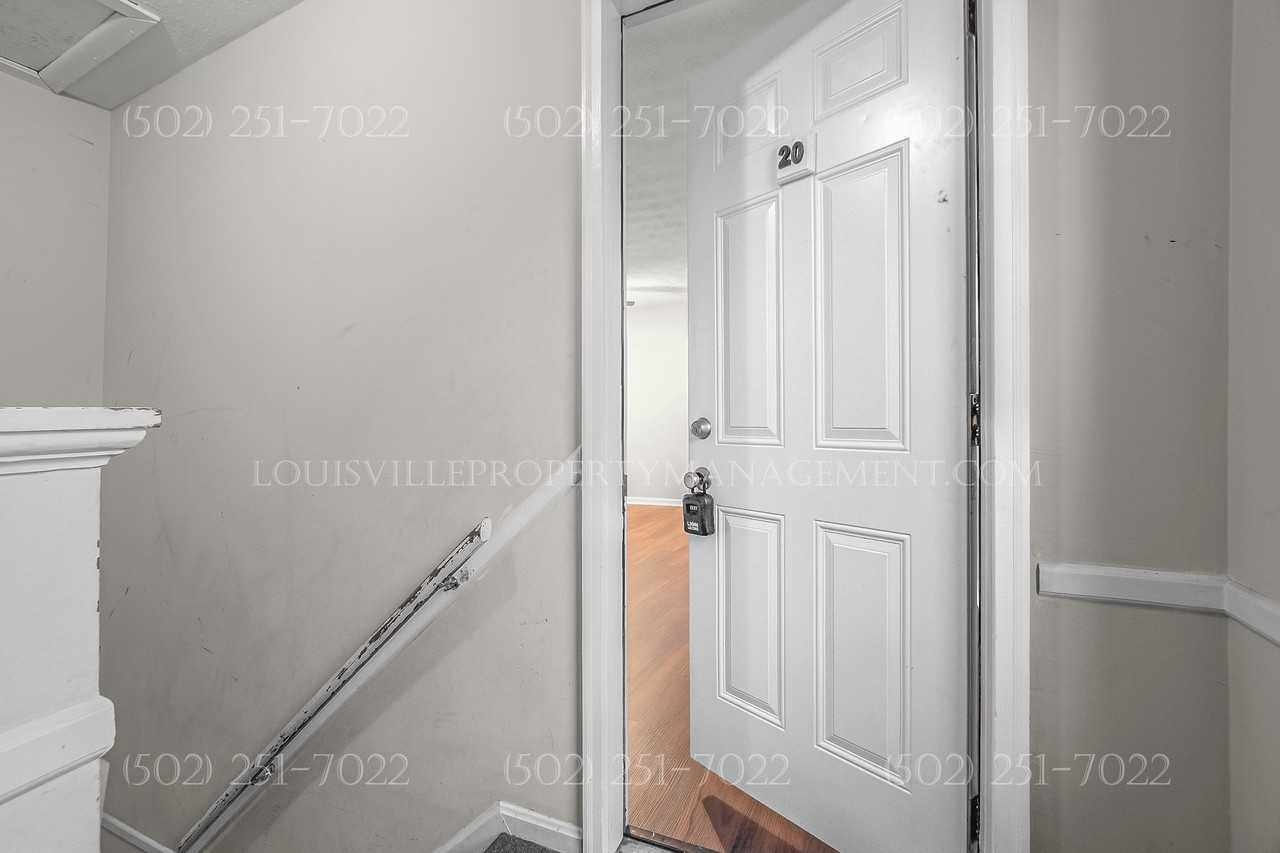 3316 Noe Way - Photo 2 of 43