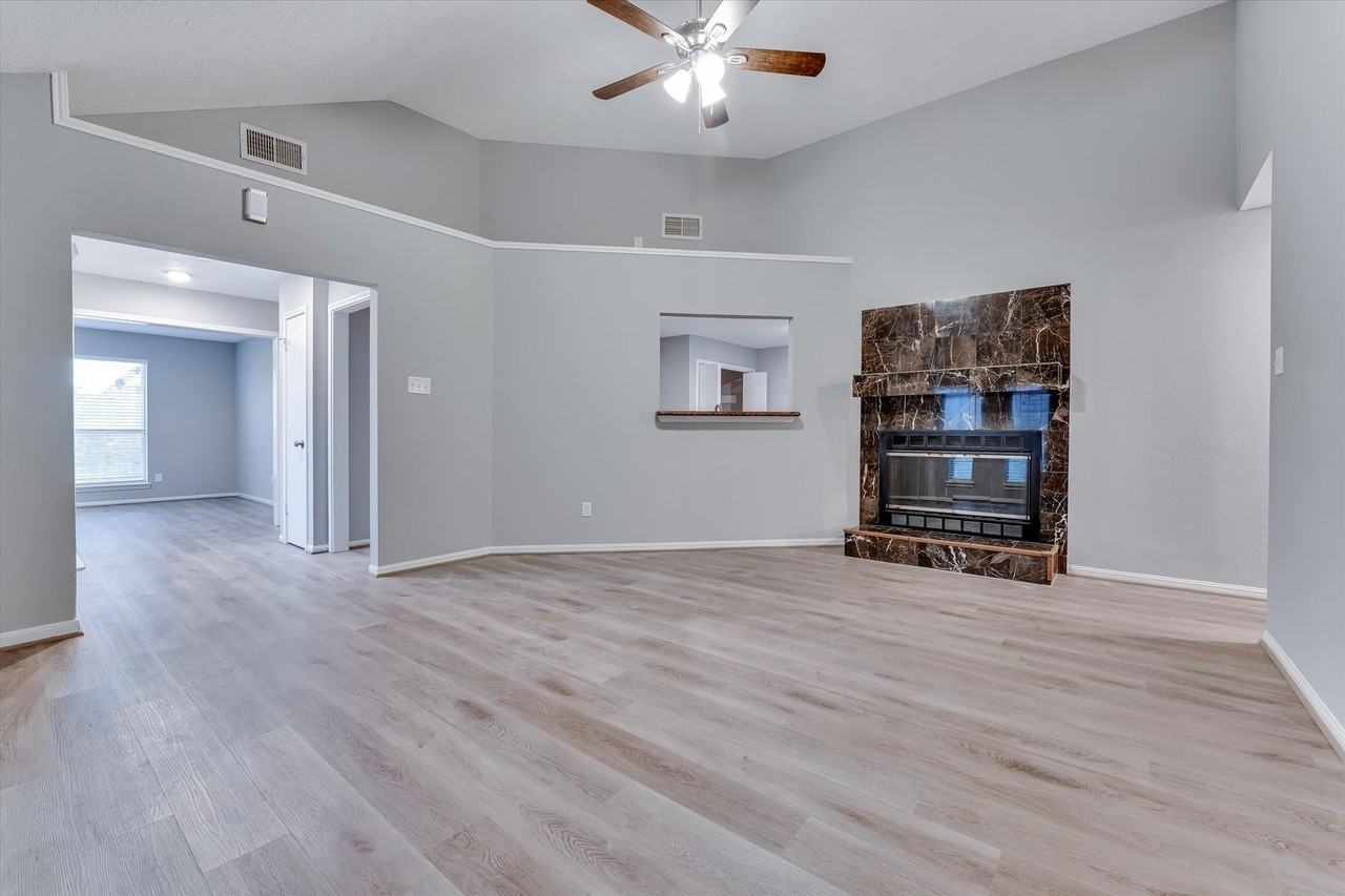 9407 Stockwell Dr - Photo 3 of 29