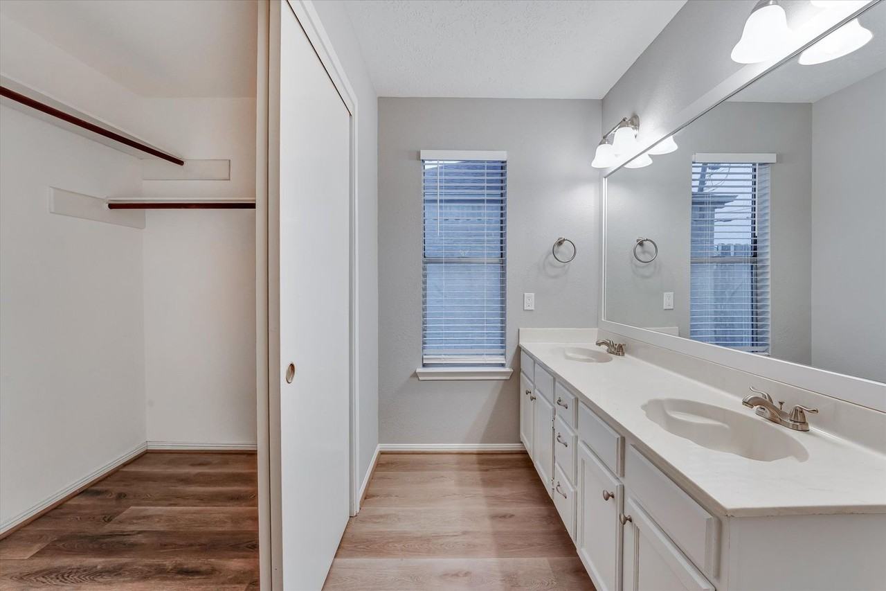 9407 Stockwell Dr - Photo 5 of 29