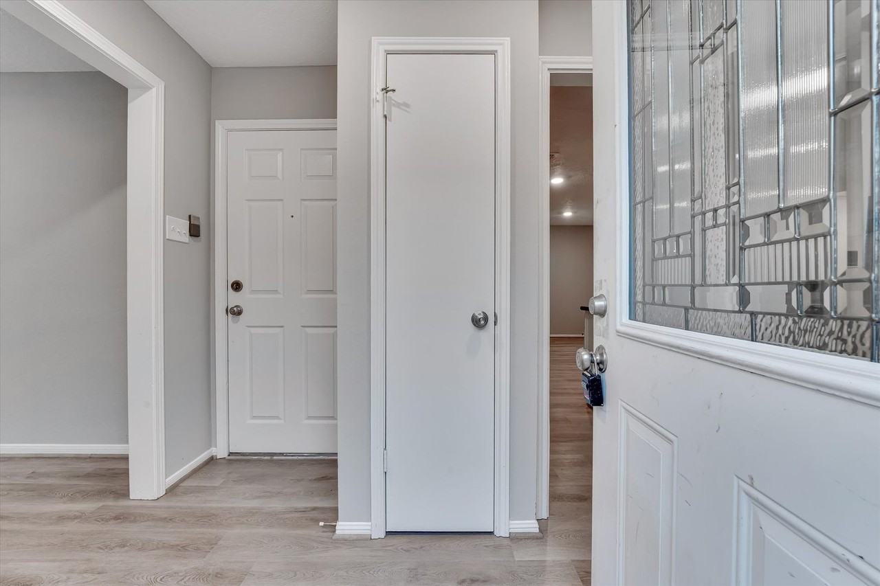 9407 Stockwell Dr - Photo 6 of 29