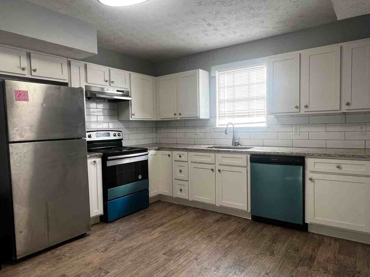 124 Carson St - Photo 2 of 4