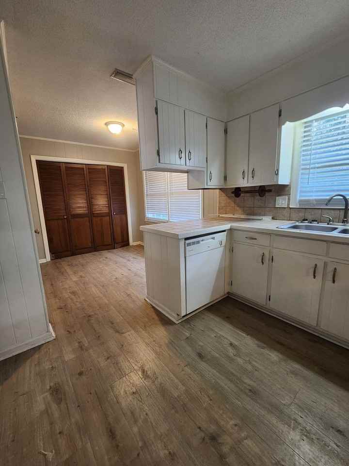 2316 Lakeview Dr - Photo 4 of 13