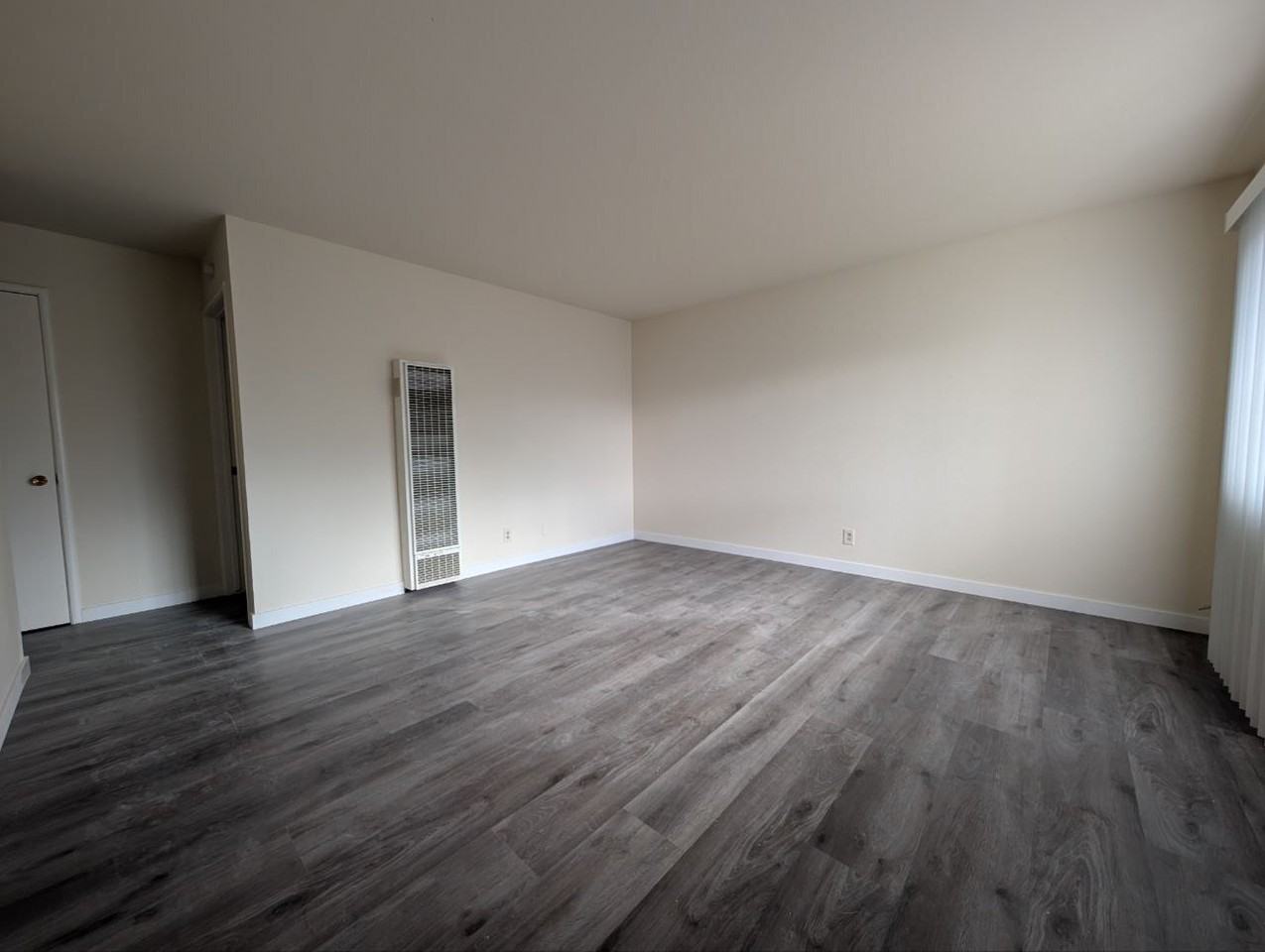 5300 Bancroft Avenue - Photo 3 of 8