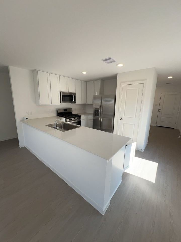 28939 Great Canyon Dr - Photo 2 of 19