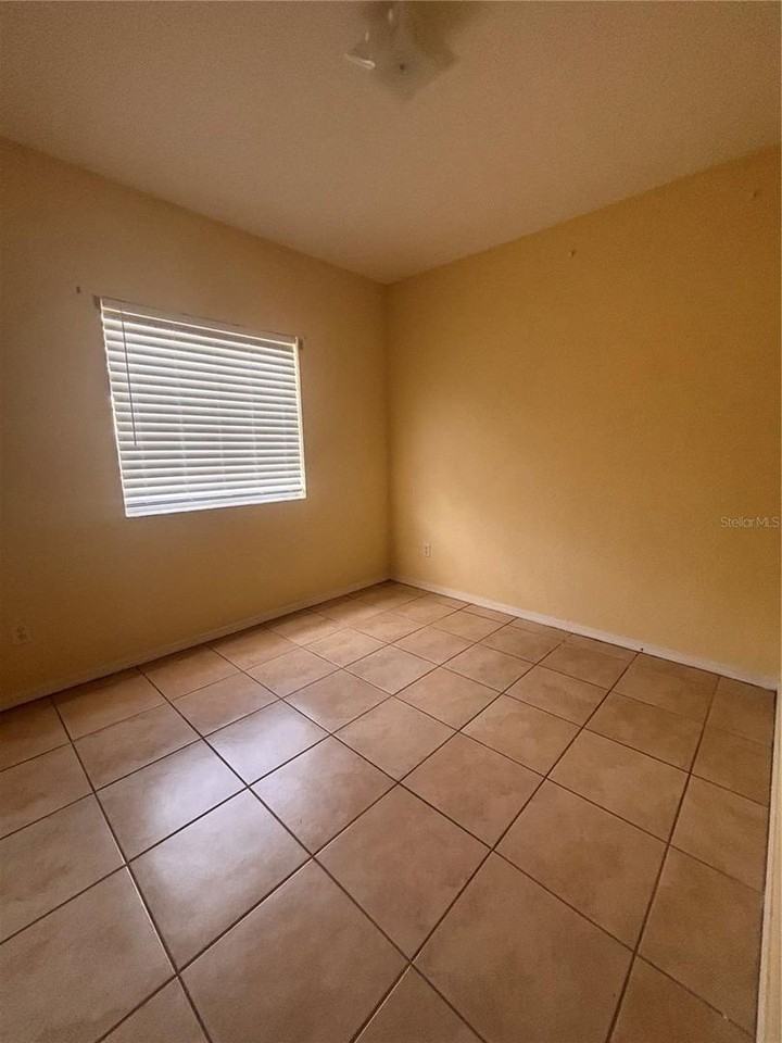 21102 Indian Creek Dr - Photo 2 of 9