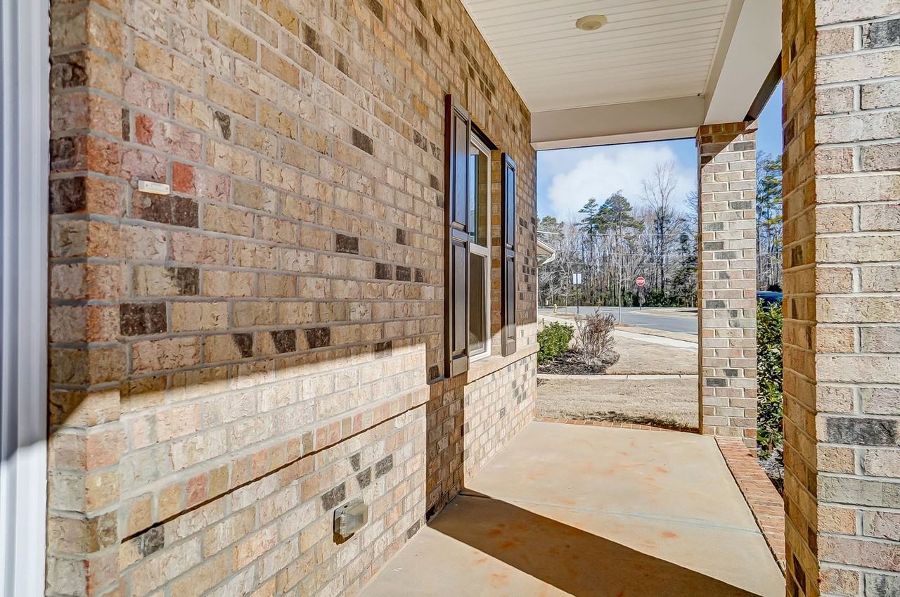 3026 Lisburn St - Photo 4 of 40