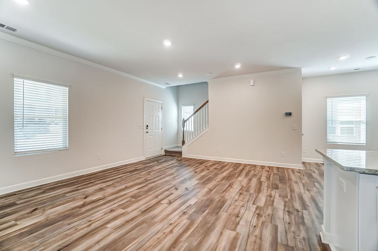 3026 Lisburn St - Photo 6 of 40