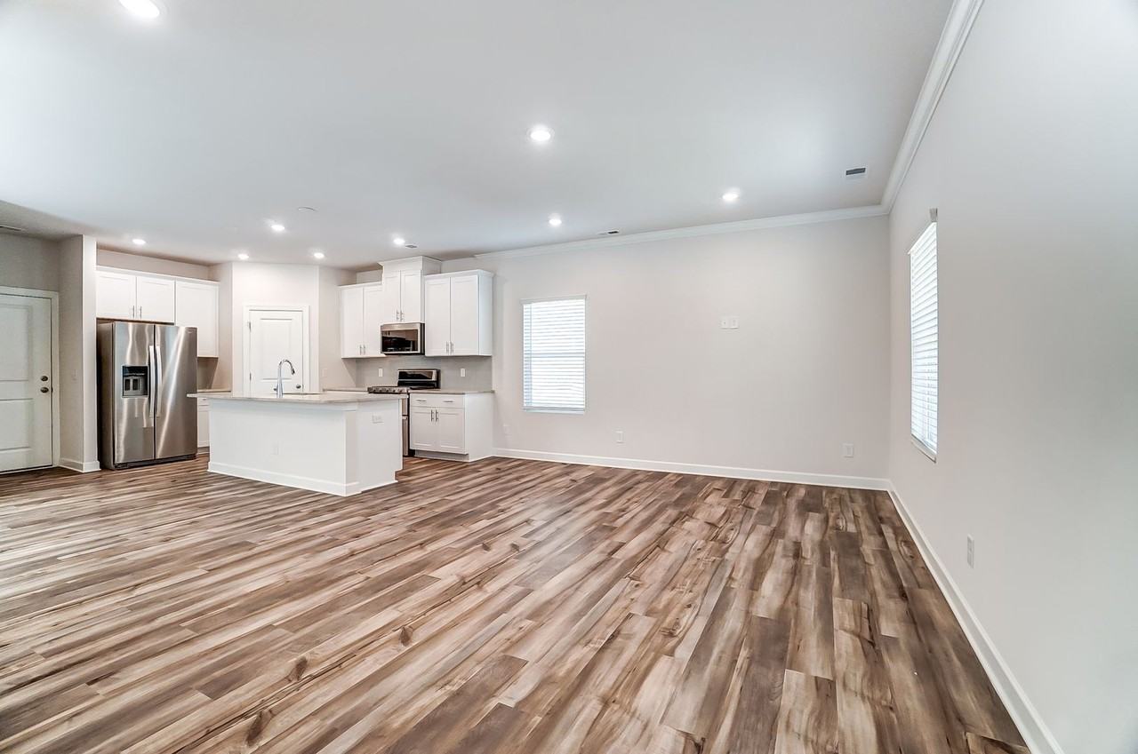 3026 Lisburn St - Photo 7 of 40