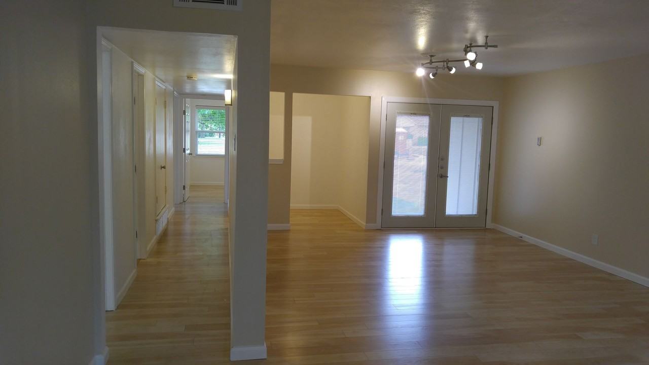 1406 N Floyd Rd - Photo 2 of 23