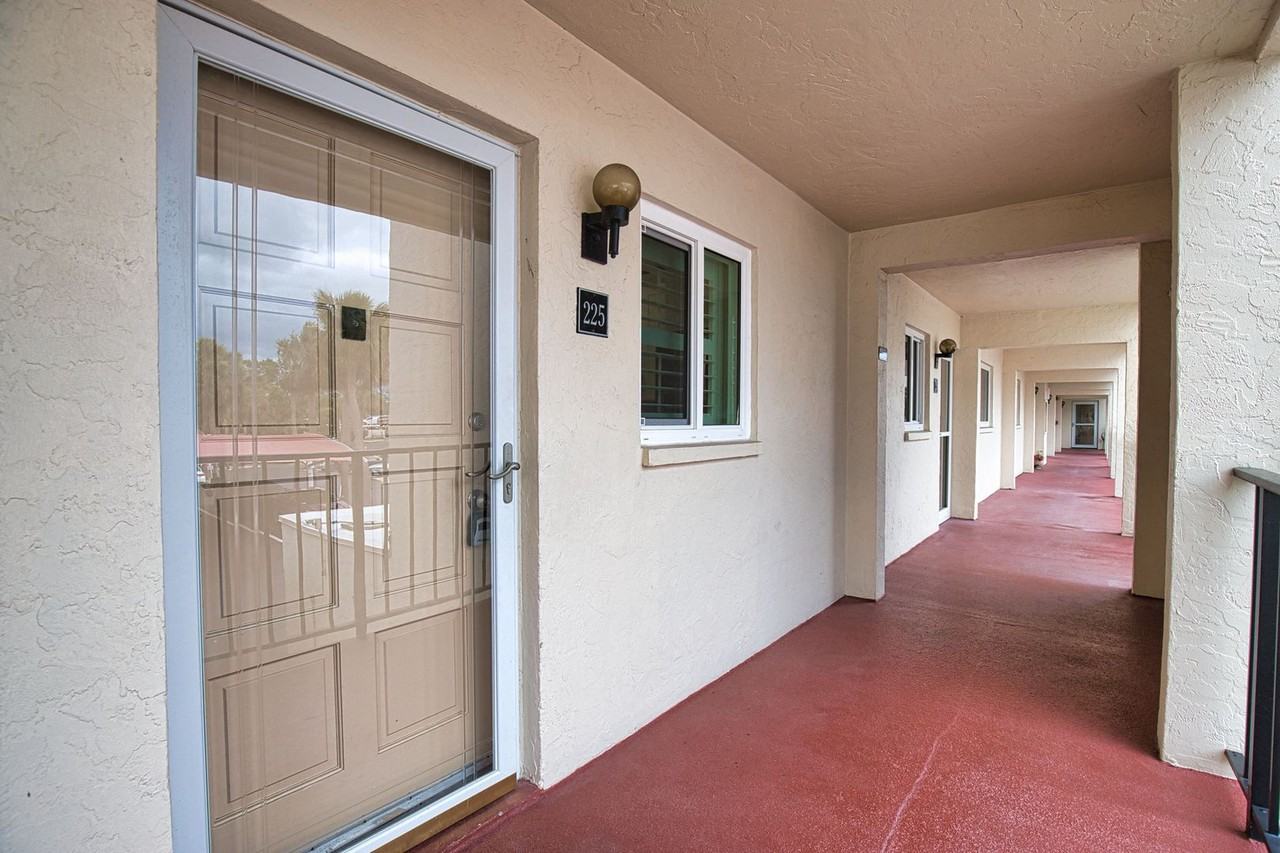 240 Santa Maria St #225 - Photo 4 of 28