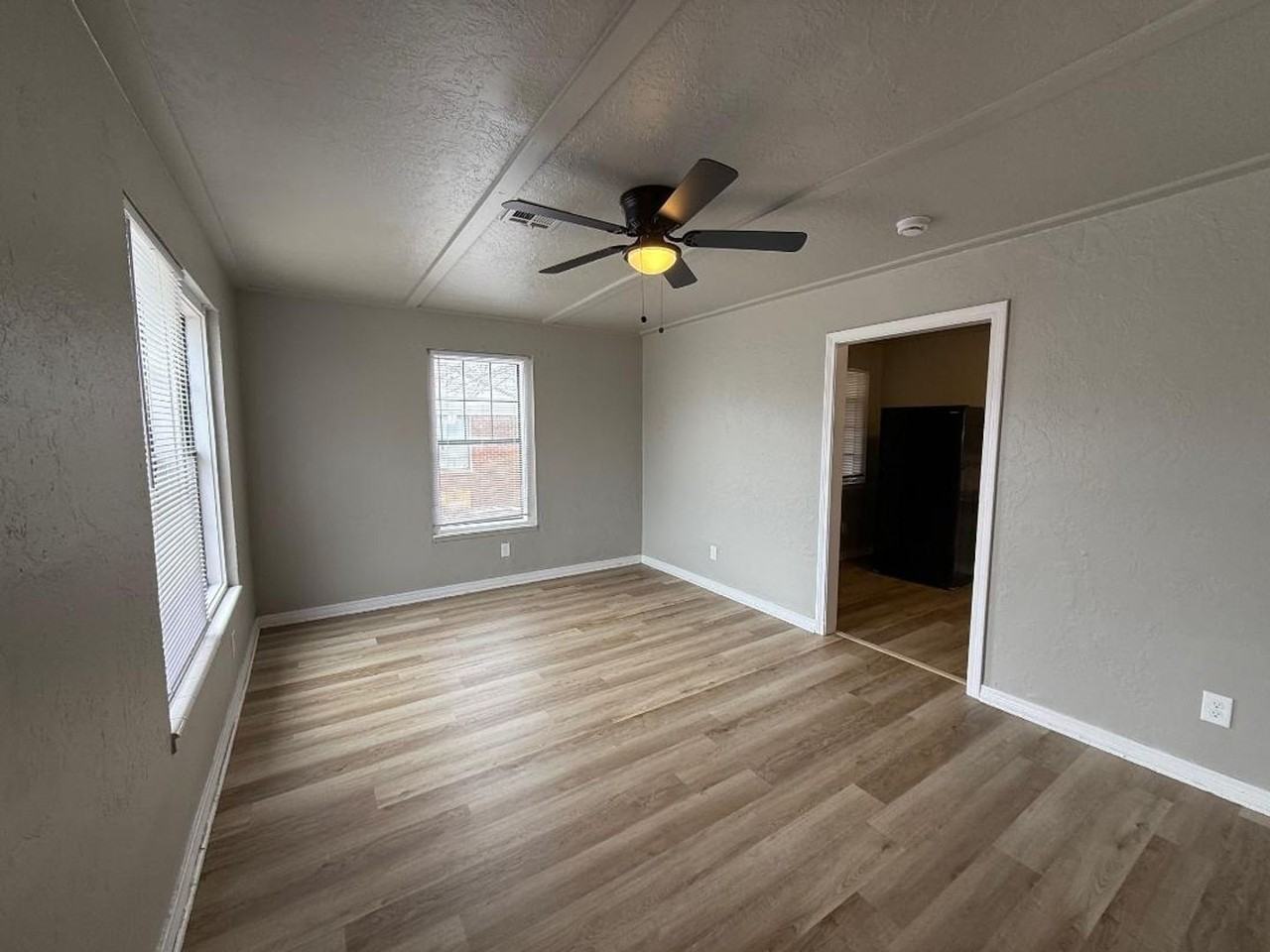 1103 Arkansas St - Photo 2 of 8